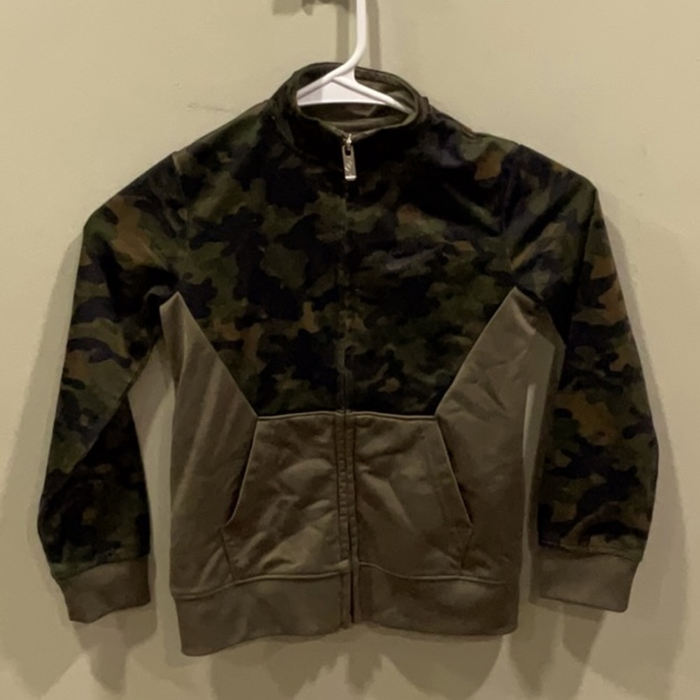 Nike Track Outerwear Green Camo Jacket Size Small 4-5yr old